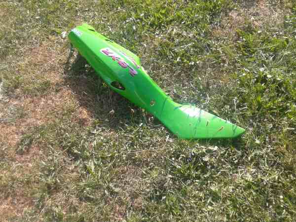 Cache lat&eacute;ral droit kawasaki zx6r 1997 pas cher