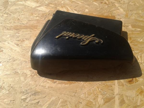 Annonce Cache lat&eacute;ral droit noir yamaha 750 xvz 1982