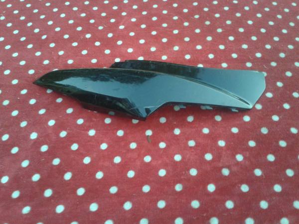 Cache latéral droit scooter sym 50cc 2004