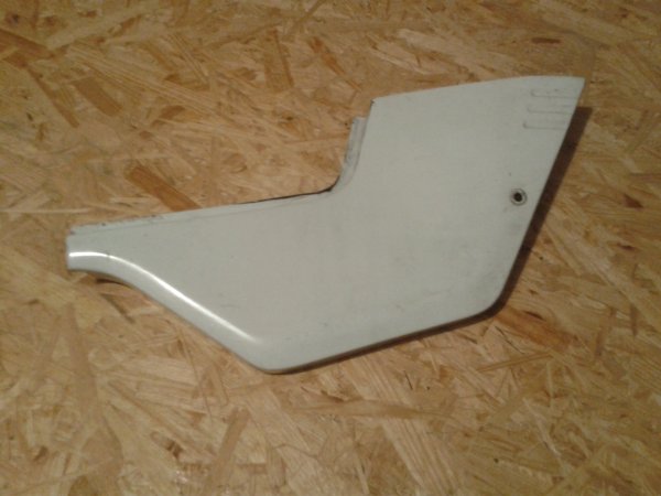 Vente Cache lat&eacute;ral droit suzuki 1100 esd 1986