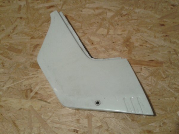Cache lat&eacute;ral droit suzuki 1100 esd 1986 pas cher