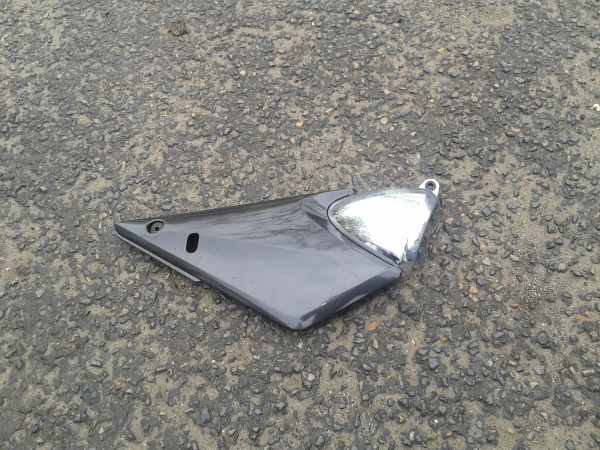 Cache latéral droit suzuki 1200 bandit 2005