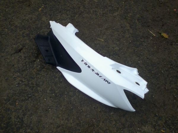 Vente Cache lateral droit suzuki 125 burgman 2013