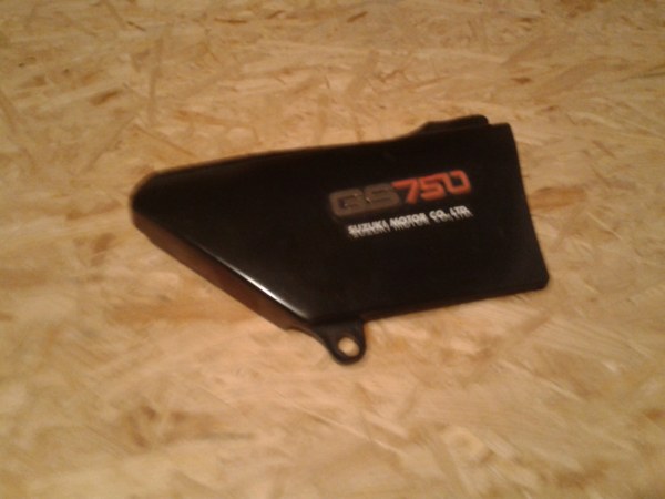 Cache lat&eacute;ral droit suzuki 750 gs 1978 pas cher