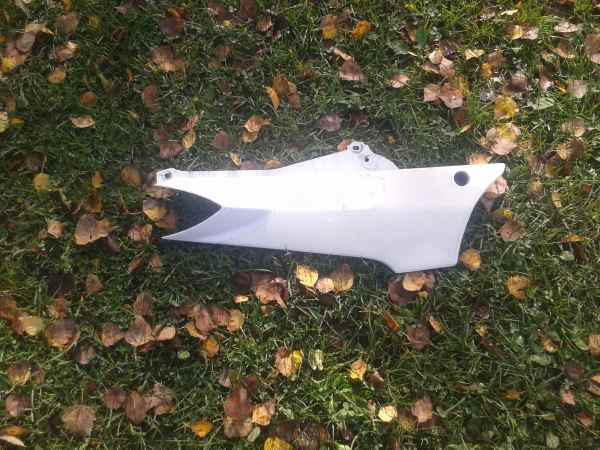 Cache lat&eacute;ral droit yamaha 1300 fjr 2005