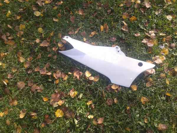 Vente Cache lat&eacute;ral droit yamaha 1300 fjr 2005