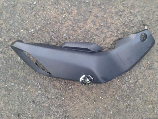 Annonce Cache latéral droit yamaha 700 mt07 2020