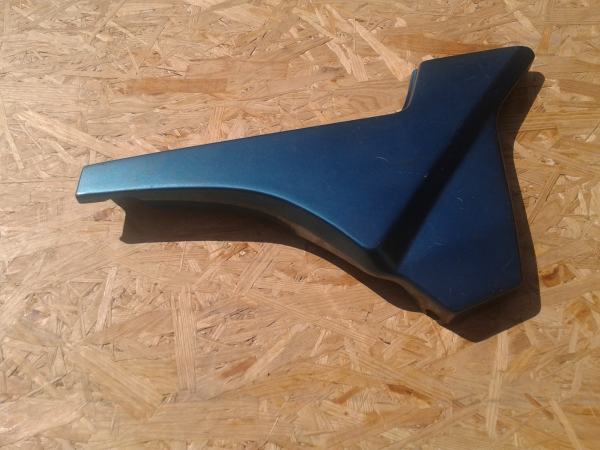 Cache lat&eacute;ral droit yamaha 750 xj seca 1986
