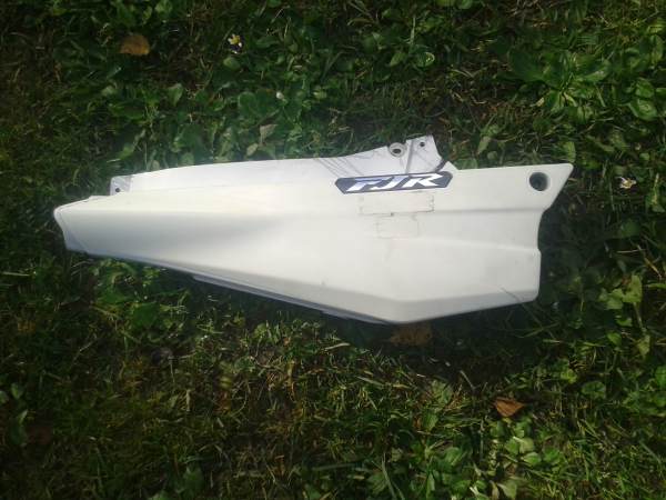 Cache lat&eacute;ral droit yamaha fjr 1300 2008