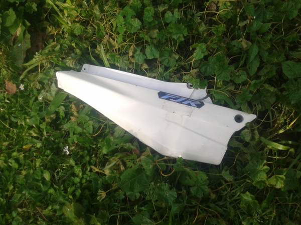 Cache lat&eacute;ral droit yamaha fjr 1300 2008 pas cher