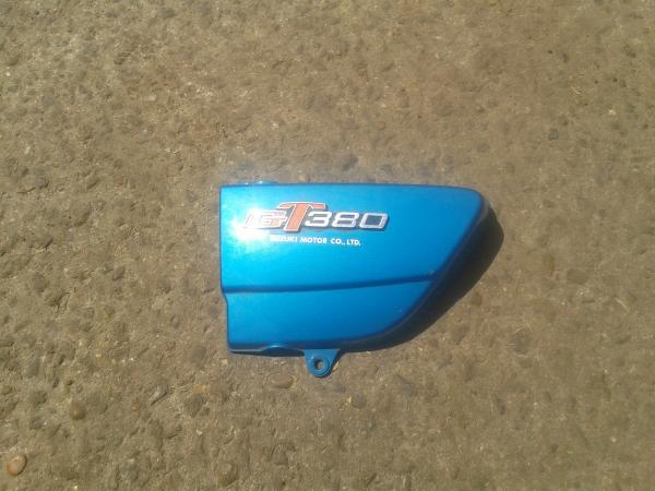 Cache lateral gauche bleu ciel suzuki 380 gt 1978