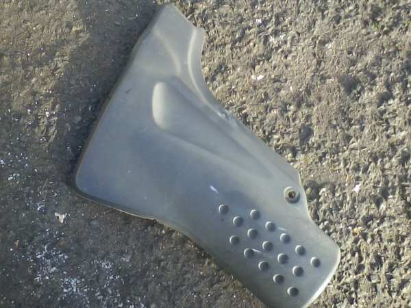 Cache lat&eacute;ral gauche honda 650 slr 2000 pas cher
