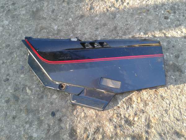 Cache lat&eacute;ral gauche kawasaki 750 gpx 1989