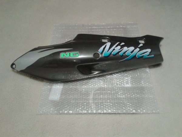 Cache latéral gauche kawasaki zx9r 1996