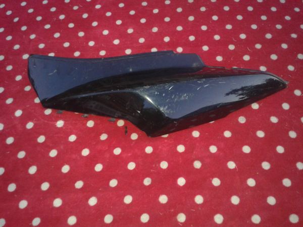 Cache latéral gauche scooter sym 50cc 2004