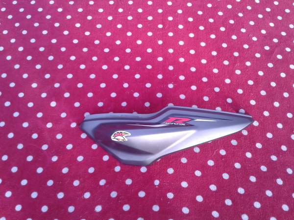 Cache lat&eacute;ral gauche scooter yamaha 50c aerox 2018