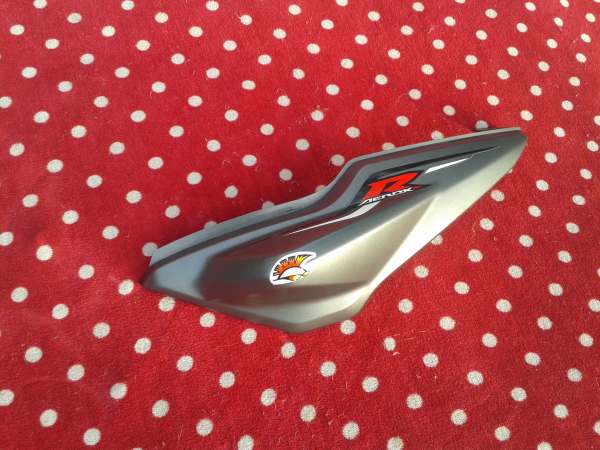 Cache lat&eacute;ral gauche scooter yamaha 50c aerox 2018 pas cher