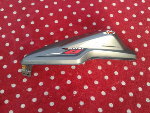 Annonce Cache lat&eacute;ral gauche scooter yamaha 50c aerox 2018