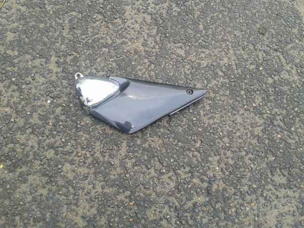 Cache latéral gauche suzuki 1200 bandit 2005