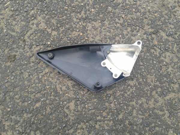 Annonce Cache latéral gauche suzuki 1200 bandit 2005