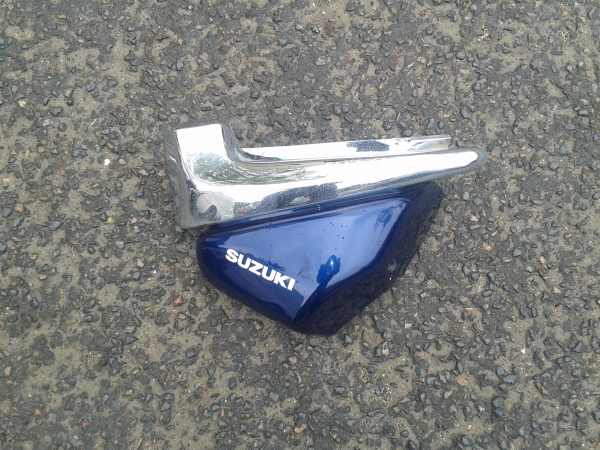 Cache latéral gauche suzuki vl 125 intruder 2007
