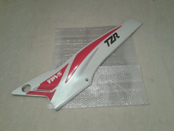 Cache lat&eacute;ral gauche yamaha 125 tzr 1990