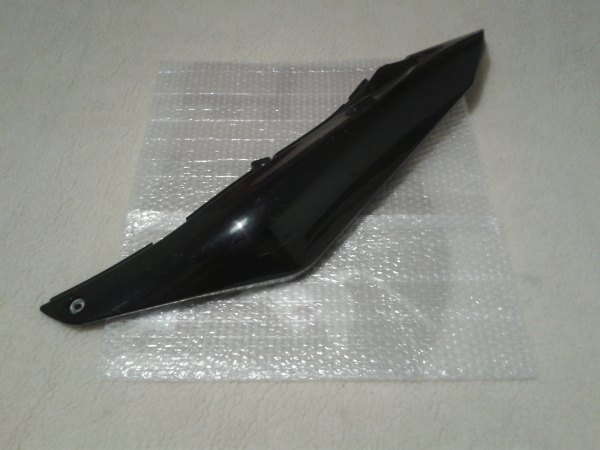 Cache lat&eacute;ral gauche yamaha 600 xjn 1999