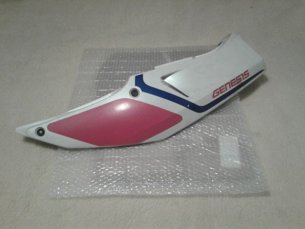 Cache lat&eacute;ral gauche yamaha 750 yzf 1996