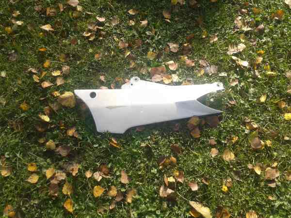 Annonce Cache lat&eacute;ral gauche yamaha fjr 1300 2005