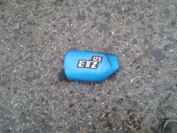 Cache lat&eacute;ral gauche  mz 125 etz 1994