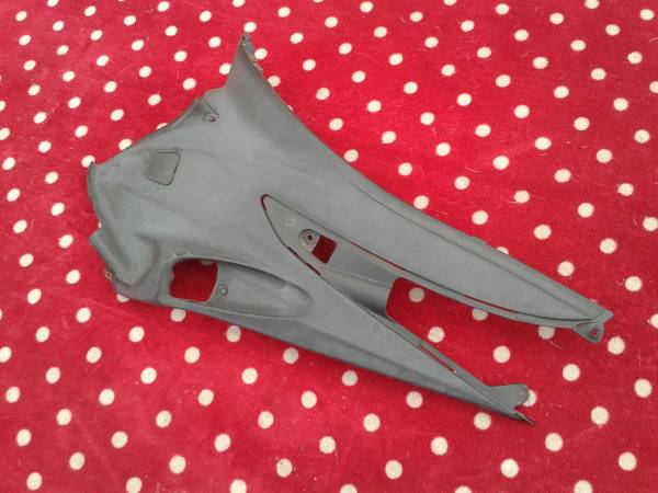 Vente Cache lat&eacute;ral gris scooter suzuki 125 sixteen 2014