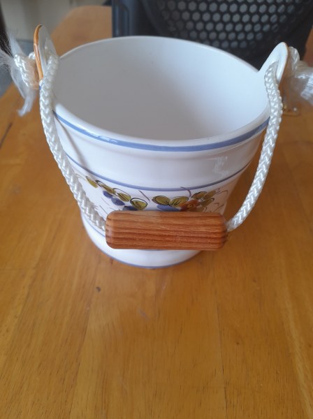 Cache pot forme seau a suspension