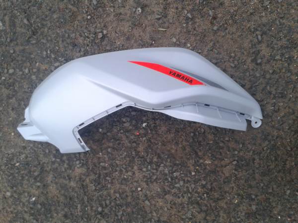 Vente Cache r&eacute;servoir droit yamaha 700 mt07 2020
