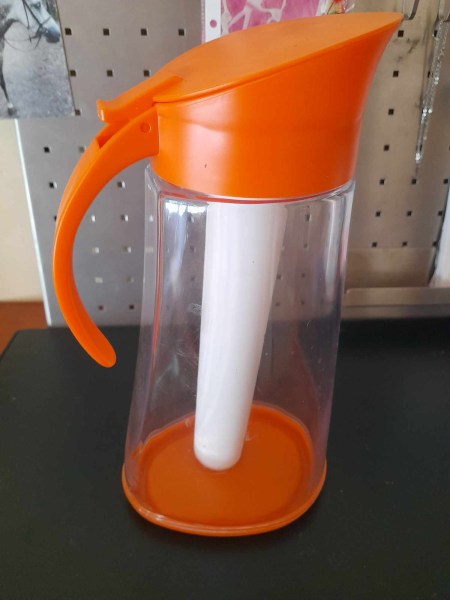 Carafe rafraichissante en plastique avec réservoir