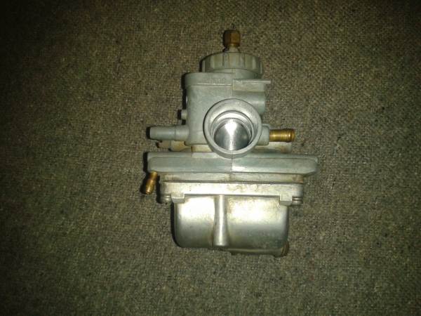 Carburateur droit yamaha 125 rdx 1981