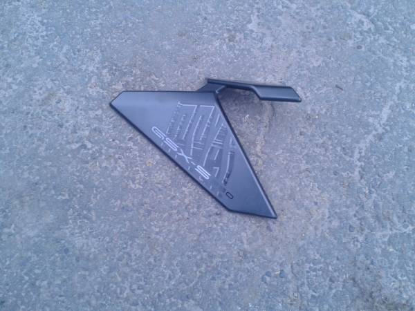 Car&eacute;nage radiateur gauche suzuki 950 gsxs 2024 pas cher