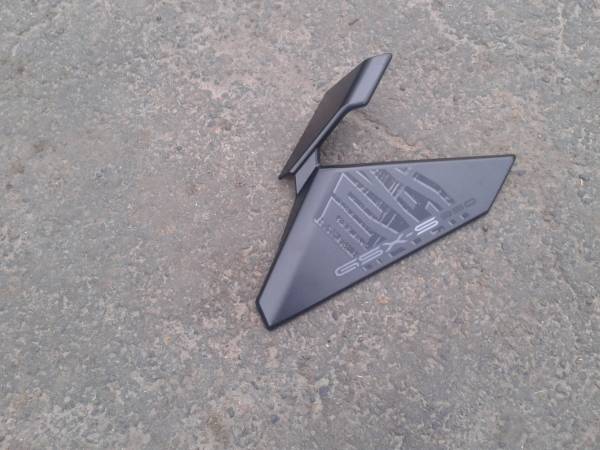 Annonce Car&eacute;nage radiateur gauche suzuki 950 gsxs 2024