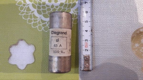 Cartouche industrielle cylindrique typegg 22x58mm