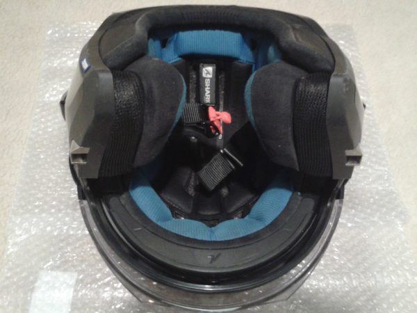 Annonce Casque neuf shark noir modulable