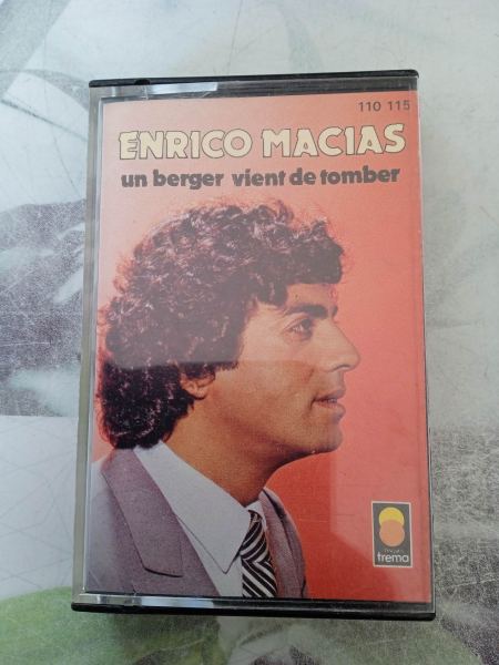 Cassette audio " enrico macias "