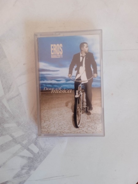 Cassette audio " eros ramazzotti "