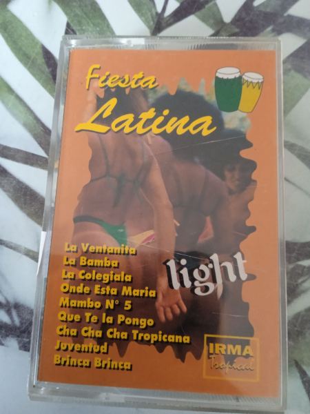 Cassette audio " fi&eacute;sta latina "