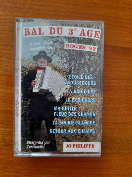 Cassette audio roger sy " bal du 3 ième age "