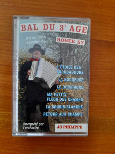 Cassette audio roger sy " bal du 3 i&egrave;me age "