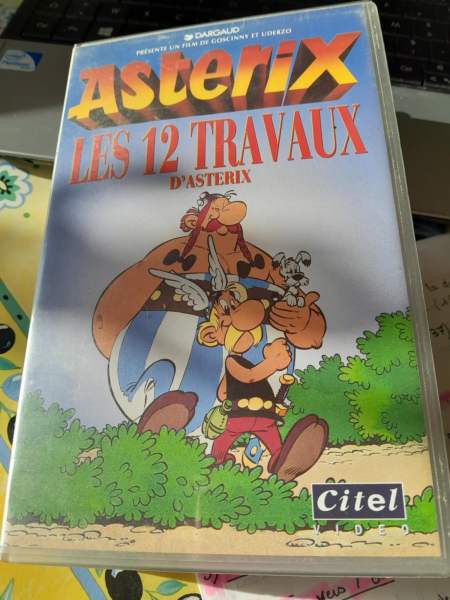 Cassette vhs "  ast&eacute;rix "