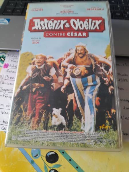 Cassette vhs "  ast&eacute;rix et ob&eacute;lix "