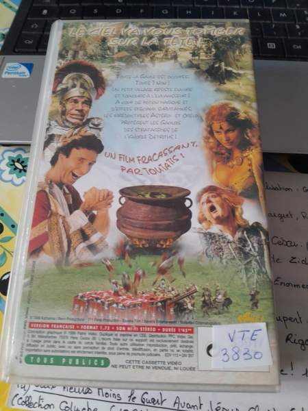 Cassette vhs "  ast&eacute;rix et ob&eacute;lix " pas cher