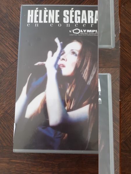 Cassette vhs "h&eacute;l&eacute;ne s&eacute;gara"