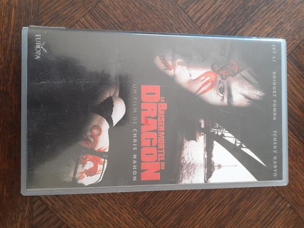 Cassette vhs " le baiser mortel du dragon"