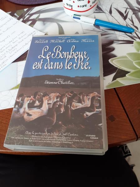 Cassette vhs " le bonheur est dans le pr&eacute;"